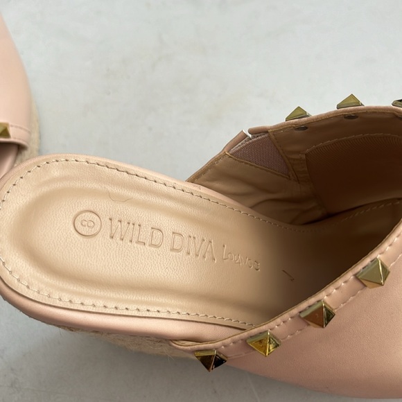 Wild diva, size 8, pink with gold jewelry and braided rope - Picture 2 of 3